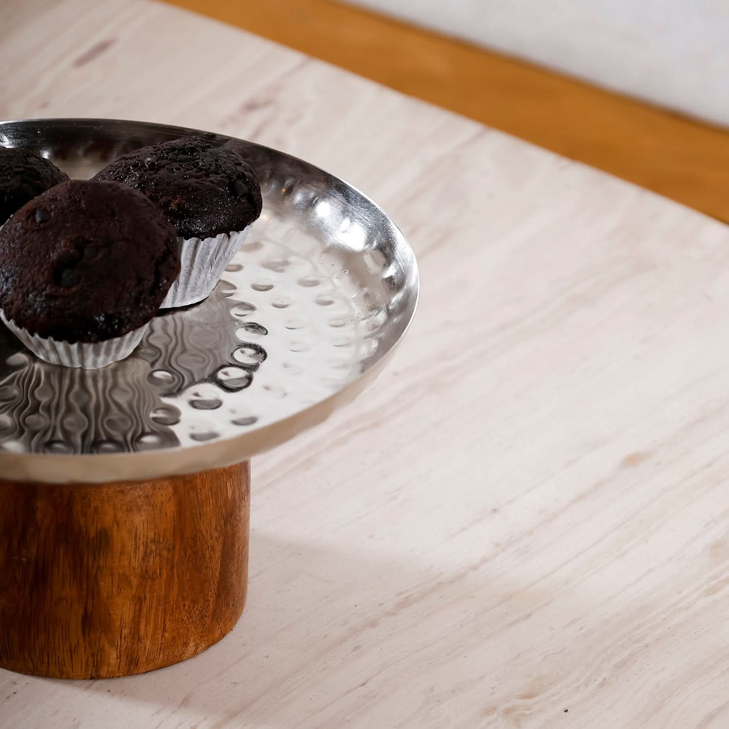 Hammered Metal Pedestal Platter with Wooden Base – Elevated Serving & Centerpiece Tray