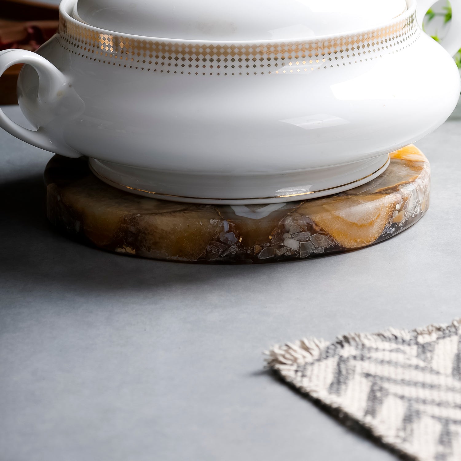 Natural Agate Round Trivet for Hot Serveware, Dining Tables & Premium Table Styling