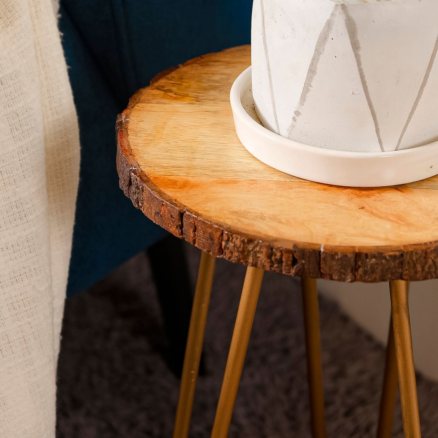 Wooden Bark Plant Stand – Rustic Natural Charm