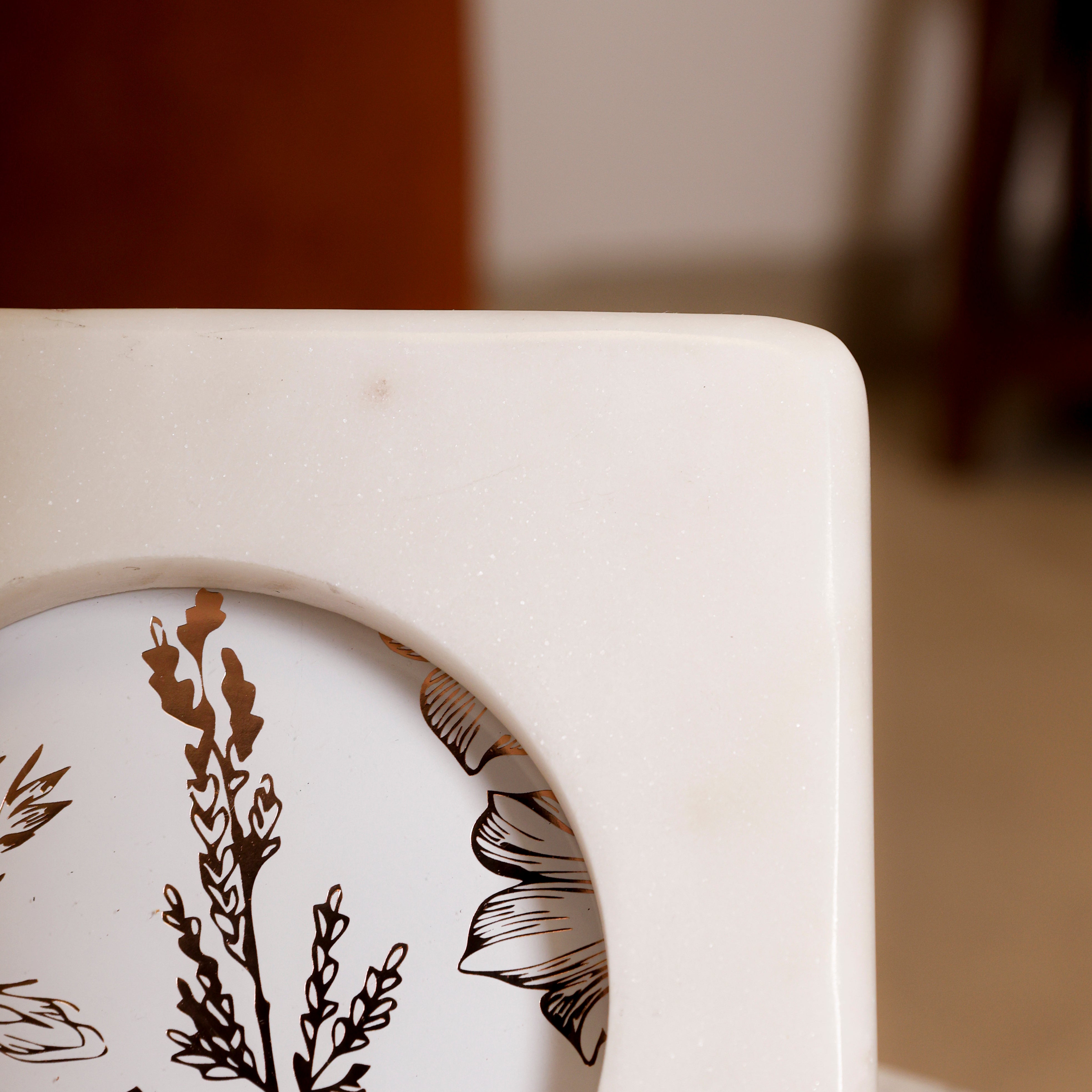 White Marble Oval Photo Frame for Tabletop Styling  5x5 Inch