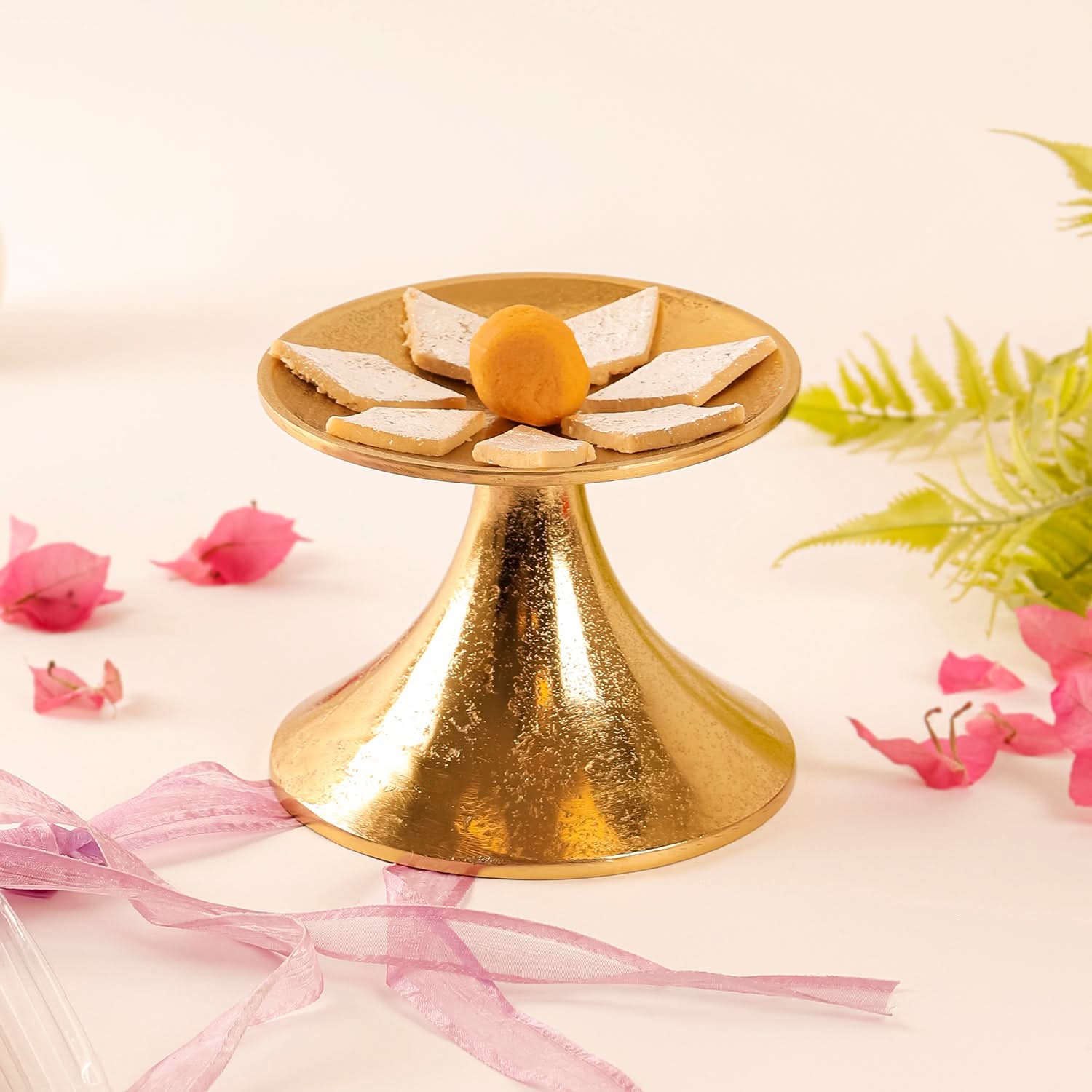 Golden Pedestal Metal Stand