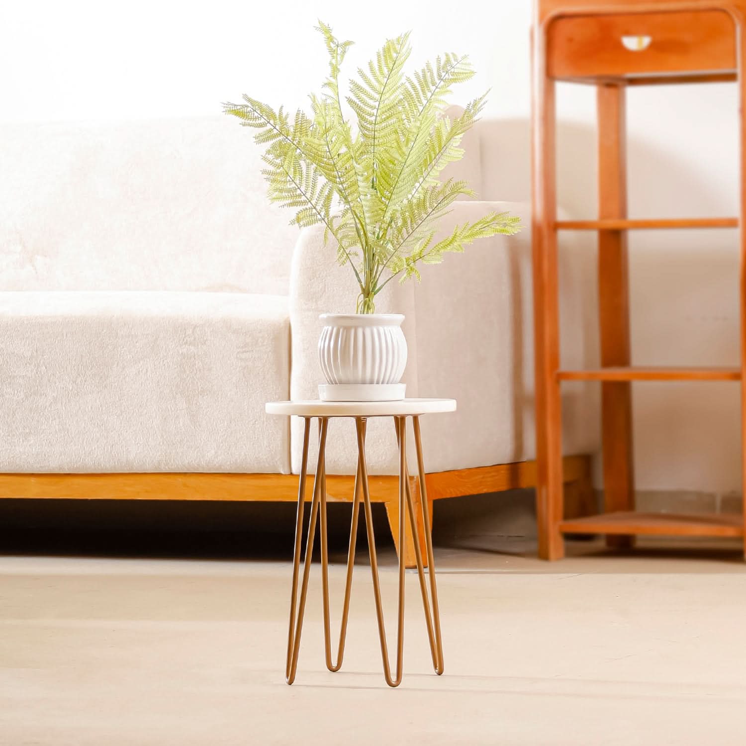 White Viridis Tripod Stand - Gold