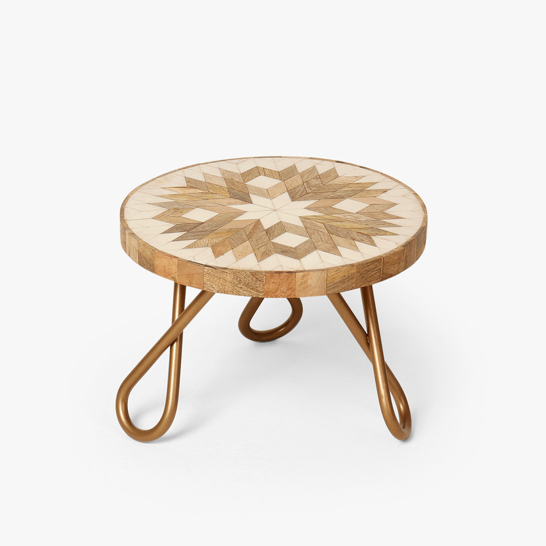 A Vintage Affair Cake Stand