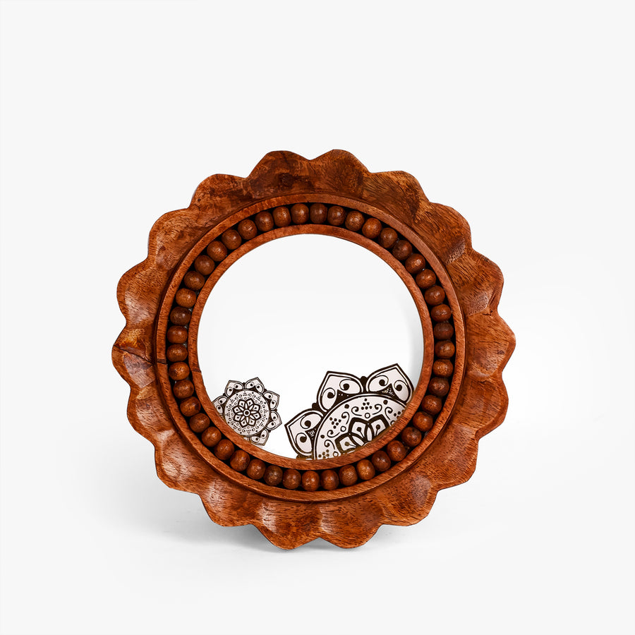 Round Wooden Photo Frame with Beaded Detail for Table Decor and Memory Display