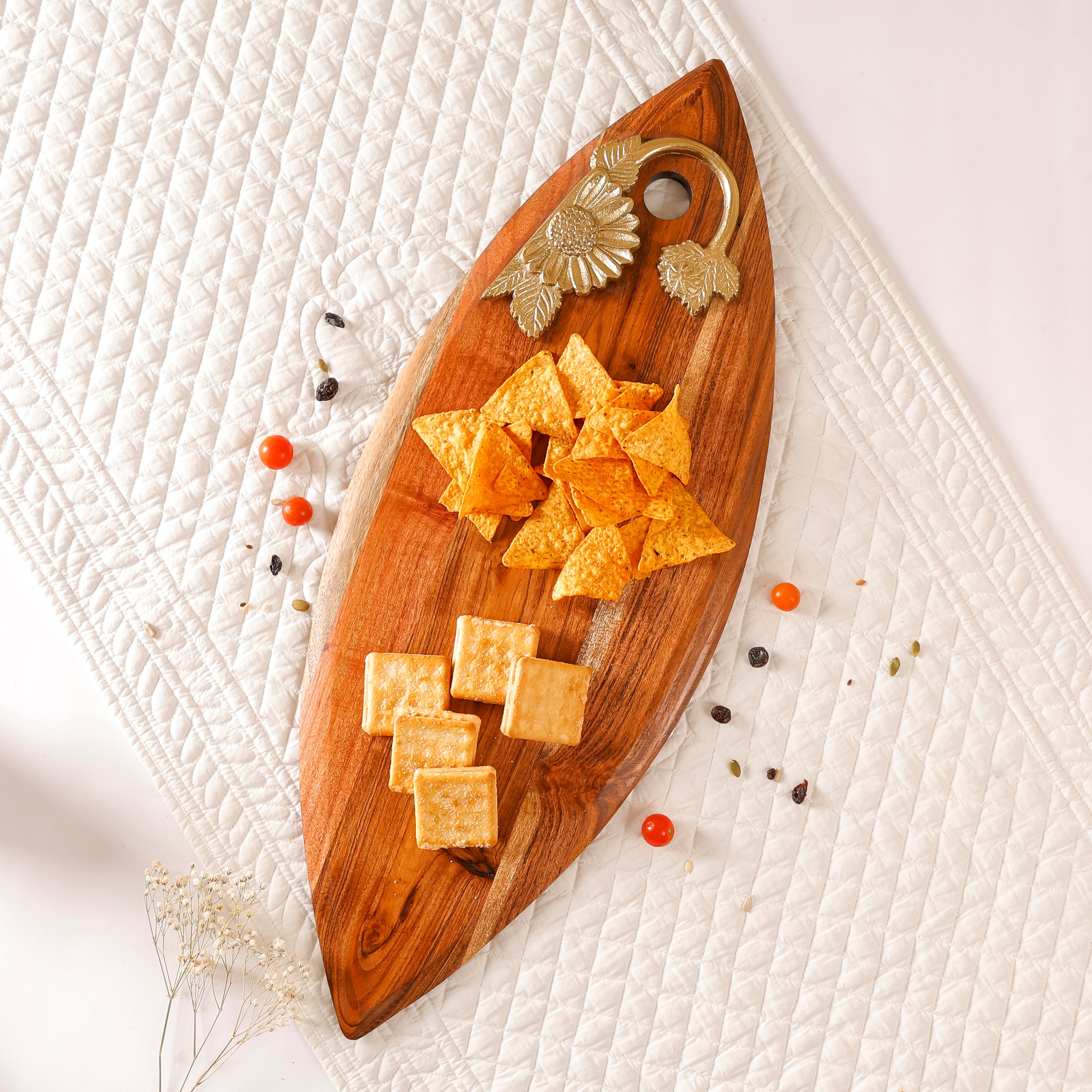 Sunflower Leaf-Shaped Wooden Chopping Board & Serving Platter | Handcrafted Kitchen Décor