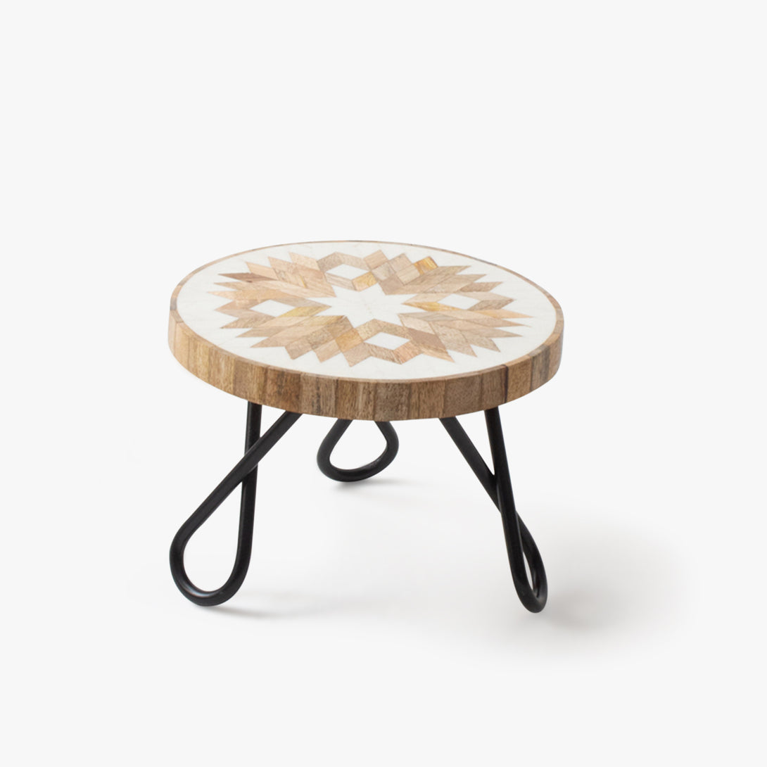 A Vintage Affair Cake Stand